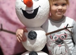 Снеговик из папье-маше, или чем занять детей на каникулах
