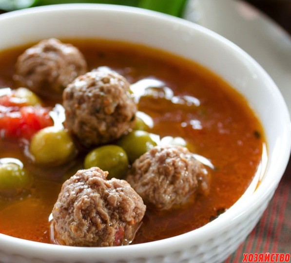 Pea-soup-with-meatballs-1.jpg