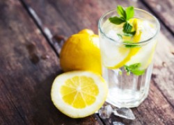 9 причин выпить стакан лимонной воды каждое утро