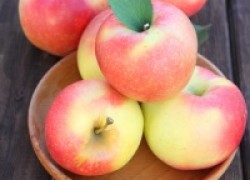 Чем яблоньку кормить будем