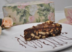 Видео-рецепт шоколадного торта из печенья без выпечки