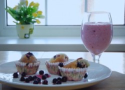 Как сделать витаминный смузи из мороженых ягод (видео)