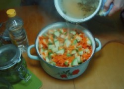Отличный рецепт салата из молодых кабачков с морковью и луком на зиму. ВИДЕО