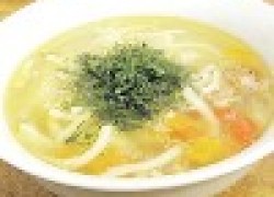 Овощной суп с рисовой лапшой и куриным филе