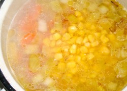 Кукурузный суп с сухариками