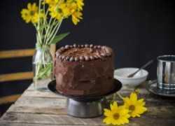 Шоколадный торт в шоколаде с шоколадом