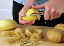 Картофельная кожура – лучшее удобрение для растений