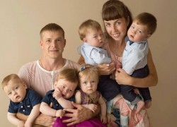 Анастасия Меркулова: «Я ждала четверняшек, а в роддоме меня поздравили с пятерней»