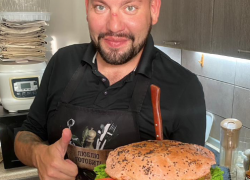 Свекольный мегабургер весом 2,5 кг 
