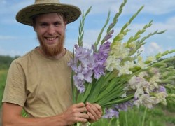 «Модные гладиолусы» семьи Васениных: Выращиваем российские сорта и создаем моду на гладиолусы! 